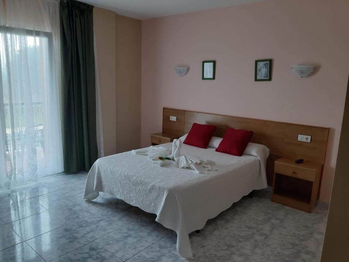 Hotel Chamuinas Buezas エクステリア 写真